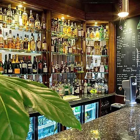מלון Applegarth & Restaurant (adults Only)
